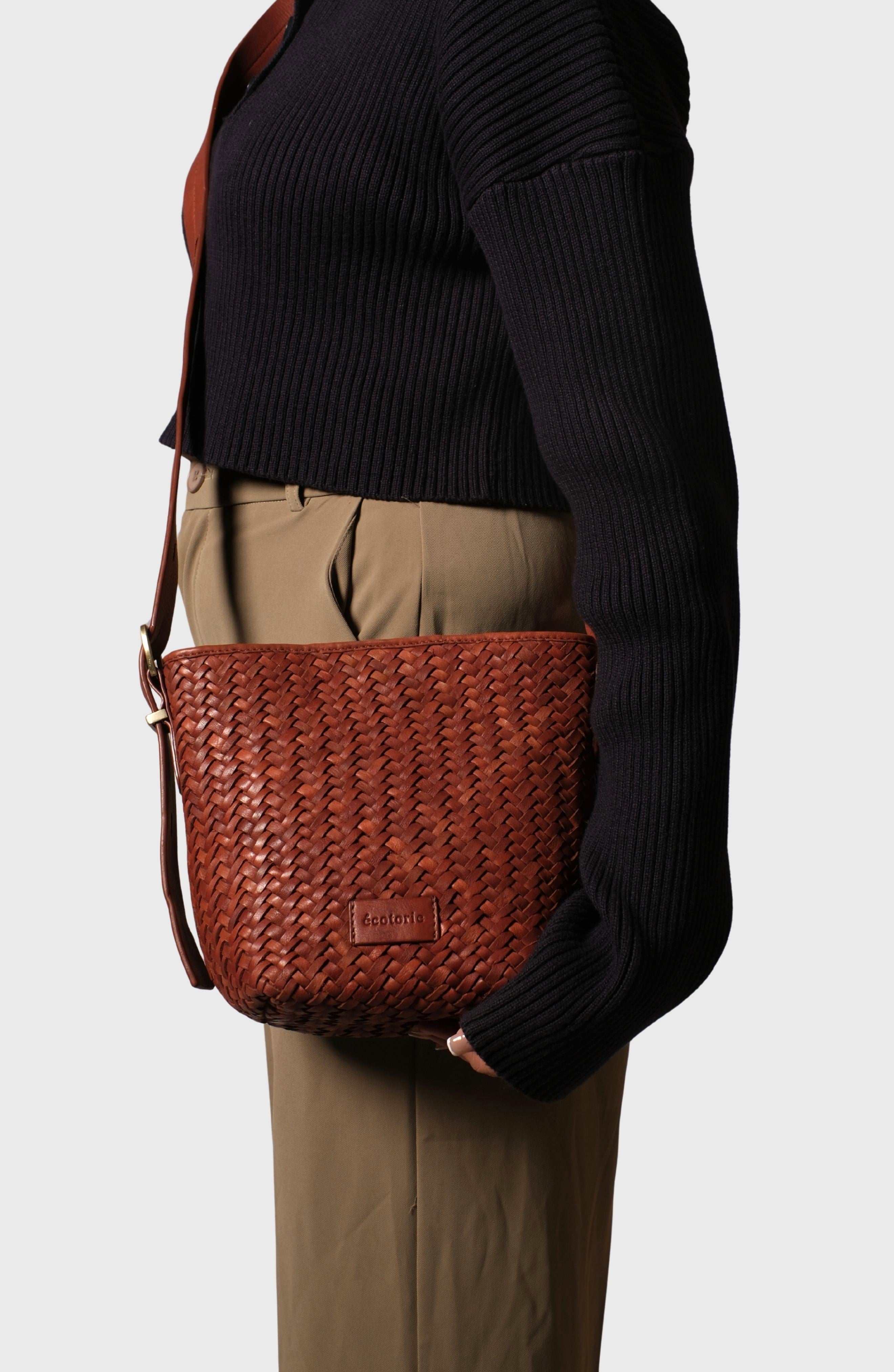 Ecotorie - Waco - Small Crossbody - Brandy
