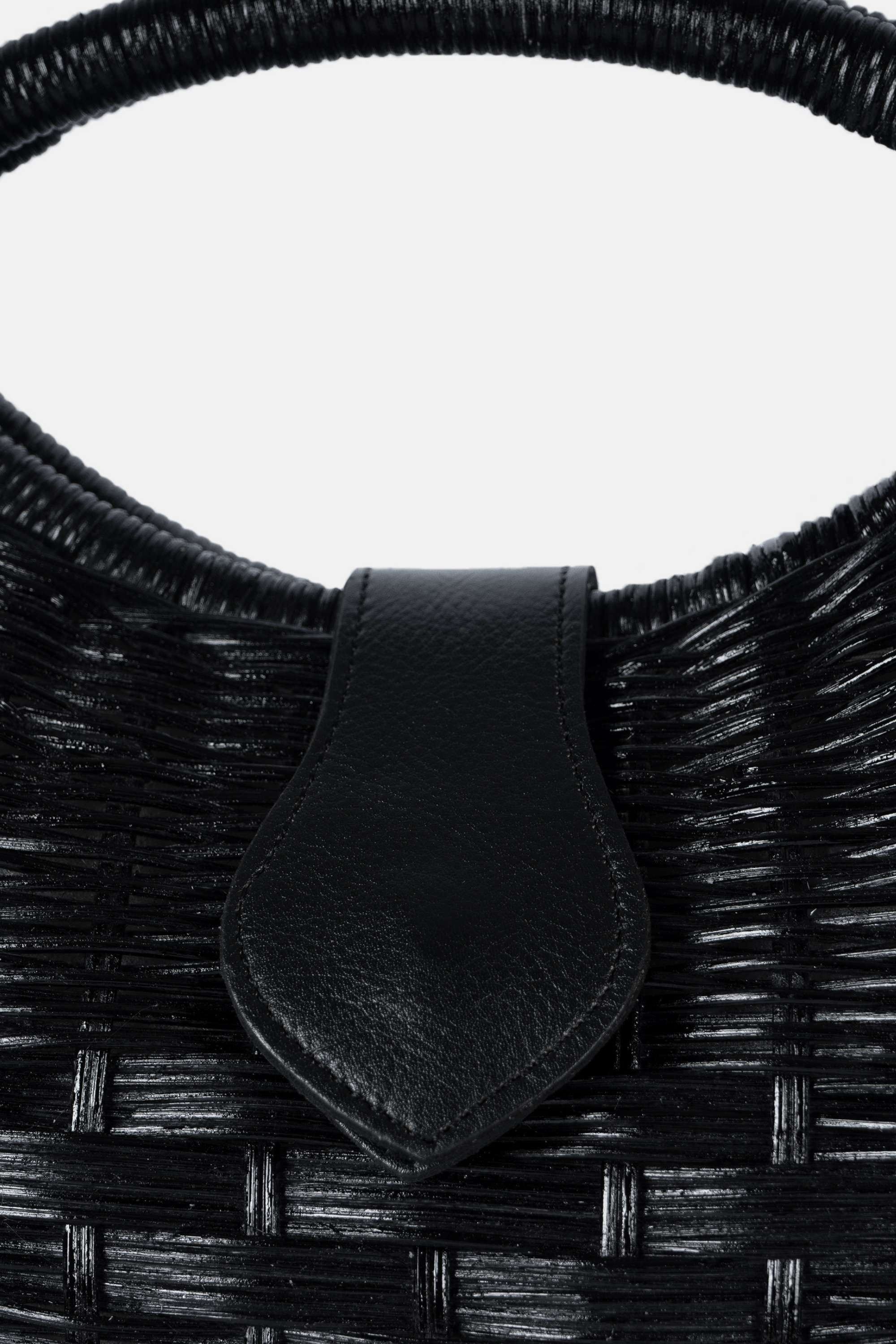 Jelavu - Artemiss Black Half-Moon Bag