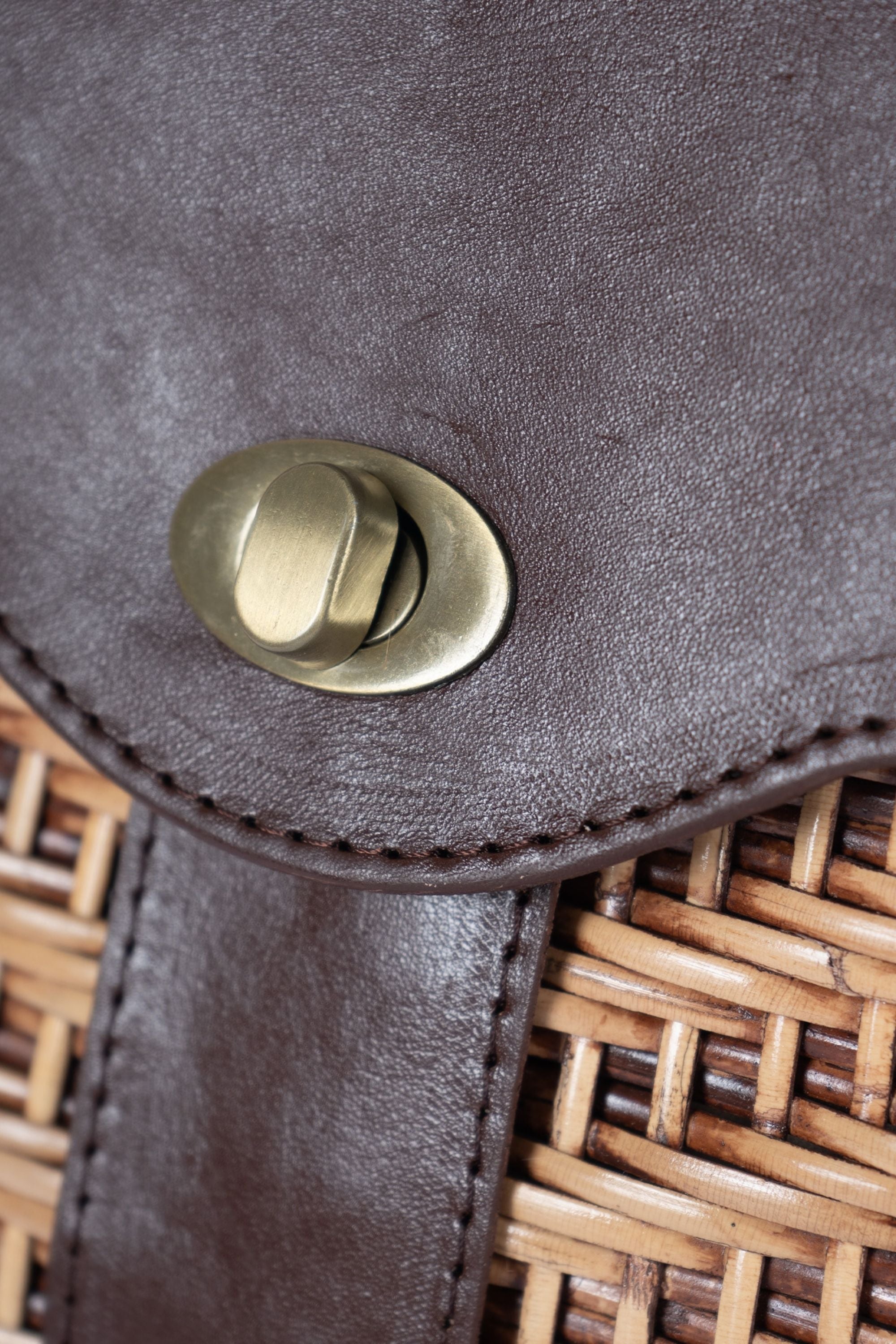 Jelavu Nori Chocolate Medium Crossbody