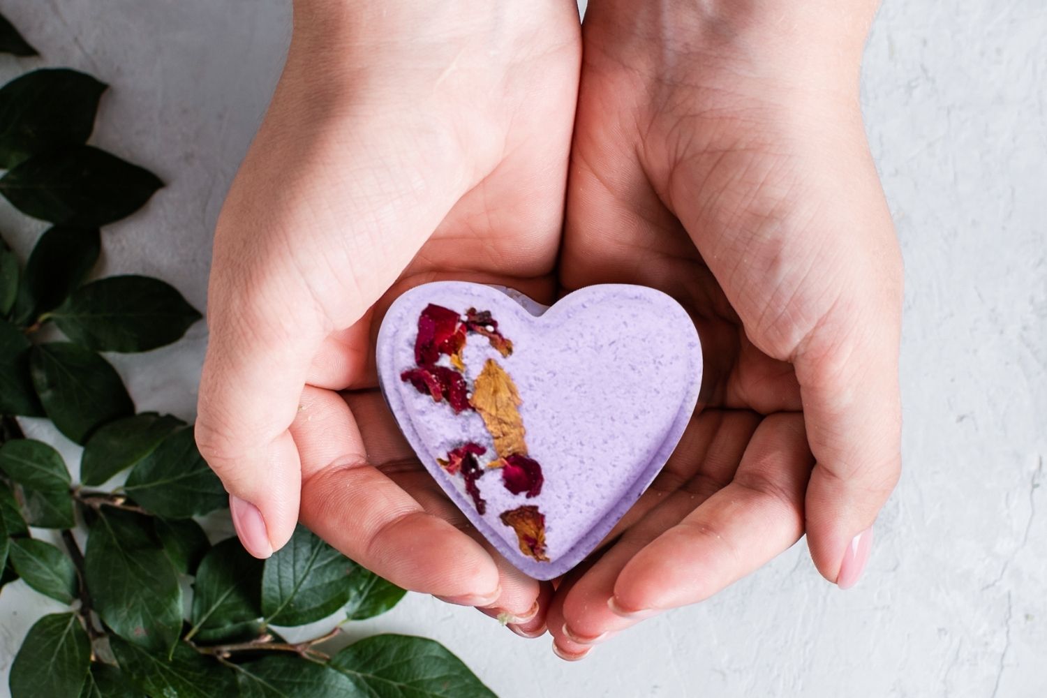 Valentine's Day best Bath Bombs Gift - Lavender - a Set of 5 Heart Shaped Gift box