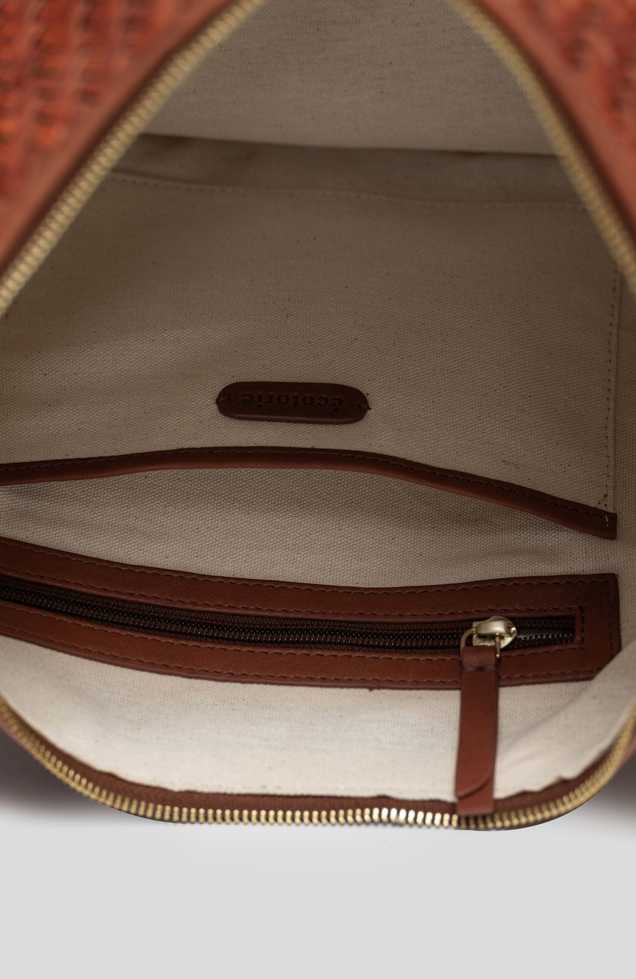 Ecotorie - Frisco - Small Crossbody - Brandy