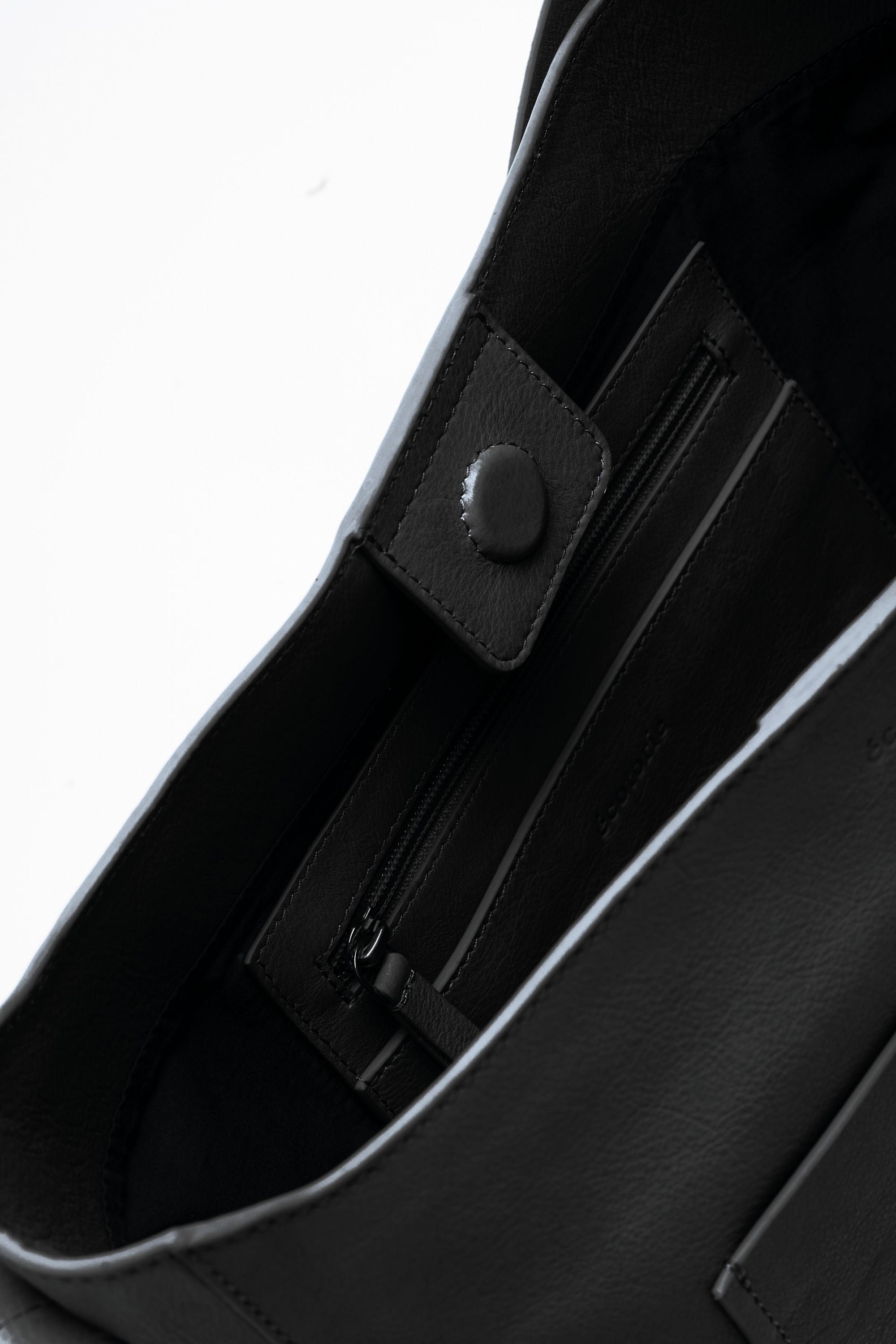 Ecotorie - Brigitte Black Crossbody