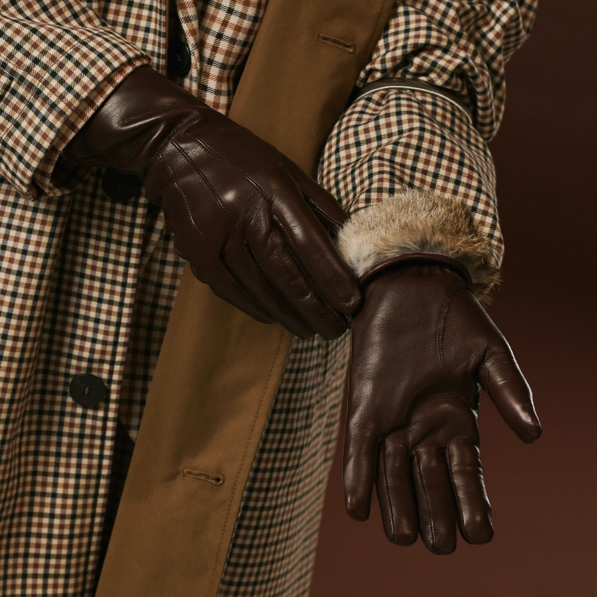 Luciana (brown) - Extended women's Italian lambskin leather gloves with rabbit fur lining