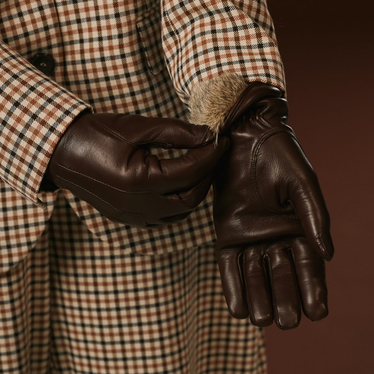 Luciana (brown) - Extended women's Italian lambskin leather gloves with rabbit fur lining